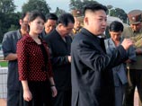 25 июля телевидение КНДР продемонстрировало кадры, на которых Ким Чен Ын осматривал строительство парка развлечений в Пхеньяне вместе с молодой женщиной, которая была представлена диктором как супруга молодого вождя 25 июля телевидение КНДР продемонстрировало кадры, на которых Ким Чен Ын осматривал строительство парка развлечений в Пхеньяне вместе с молодой женщиной, которая была представлена диктором как супруга молодого вождя