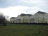 Жители Екатеринбурга прозвали резиденцию полпреда "Букингемским дворцом" за размах и шикарные интерьеры