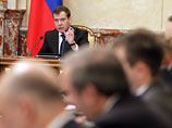 Как передает ИТАР-ТАСС, глава кабинета министров Дмитрий Медведев дал чиновникам еще неделю на доработку документа