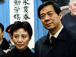 Известный политик Бо Силай, оказавшийся в центре скандала, после того как в марте его помощник был уличен в передаче секретных документов США и попытке бегства из страны, возможно, именно из-за дела жены поплатился карьерой