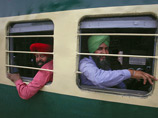 В Индии загорелся поезд, около 50 погибших