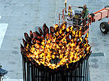Огонь в олимпийской чаше из лепестков погас на несколько часов