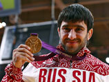 Олимпийский чемпион Лондона по дзюдо в весовой категории до 73 кг Мансур Исаев объяснил стремительный прорыв в этом виде спорта приходом в сборную нового наставника - итальянца Эцио Гамбы Олимпийский чемпион Лондона по дзюдо в весовой категории до 73 кг Мансур Исаев объяснил стремительный прорыв в этом виде спорта приходом в сборную нового наставника - итальянца Эцио Гамбы