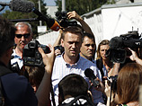 Перед тем, как отправиться на допрос, Навальный не упустил случая сделать пару заявлений перед журналистами. Так, он высказал свое мнение касательно суда над Pussy Riot: это средневековая практика