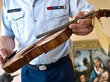 Швейцарский музыкант забыл в поезде скрипку Страдивари, стоимостью 2,5 миллиона долларов. Бесценный инструмент принесли в бюро находок спустя 4 дня Швейцарский музыкант забыл в поезде скрипку Страдивари, стоимостью 2,5 миллиона долларов. Бесценный инструмент принесли в бюро находок спустя 4 дня