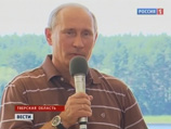 Отвечая на их вопросы, Путин порассуждал о преемственности власти, объяснил смысл многопартийности в стране, высказался о "белоленточниках" и НКО - иностранных агентах