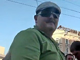 Двух участников акции 31 июля наказали за поджог портрета Путина. А Собчак узнала, кто сломал камеру журналисту (ВИДЕО)