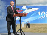 Президент РФ Владимир Путин наблюдал в субботу на авиационном празднике в Жуковском в честь столетия ВВС полет самолета пятого поколения