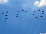 В подмосковном Жуковском 100-летие ВВС отмечают авиационным ретро-парадом