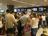 В результате около 300 тысяч пассажиров, купивших билеты на рейсы Wind Jet, могут не попасть в пункт назначения, часть из них - российские туристы
