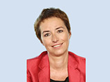 Предложение о переходе Фрадкова в Росимущество исходило от главы ведомства Ольги Дергуновой, которая "пока неуверенно чувствует себя в Росимуществе и хотела бы привлечь туда людей "со стороны", способных помочь ей с реформированием ведомства Предложение о переходе Фрадкова в Росимущество исходило от главы ведомства Ольги Дергуновой, которая "пока неуверенно чувствует себя в Росимуществе и хотела бы привлечь туда людей "со стороны", способных помочь ей с реформированием ведомства