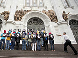 Активисты и журналисты жалуются на охрану ХХС после мирной акции за Pussy Riot: ломали руки, душили, ставили на колени Активисты и журналисты жалуются на охрану ХХС после мирной акции за Pussy Riot: ломали руки, душили, ставили на колени