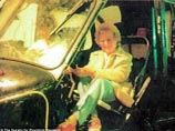 Женщина в 1987 году посетила посетила авиационный музей в английском графстве Сомерсет и решила сфотографироваться в кабине вертолета. В этот момент, по ее словам, она почувствовала рядом с собой холод Женщина в 1987 году посетила посетила авиационный музей в английском графстве Сомерсет и решила сфотографироваться в кабине вертолета. В этот момент, по ее словам, она почувствовала рядом с собой холод
