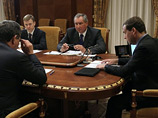 Кабинет министров, обновленный, по словам премьера Дмитрия Медведева, процентов на 75, сможет уже с сентября пользоваться обновленной мебелью