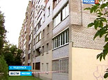 По одной из версий, выдвинутой соседями, отец убил девочку, а потом хотел зарезать себя, но не смог. Тогда мужчина выбросился из окна вместе с телом дочери По одной из версий, выдвинутой соседями, отец убил девочку, а потом хотел зарезать себя, но не смог. Тогда мужчина выбросился из окна вместе с телом дочери
