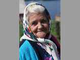 Это Анна Ивановна Третьякова, проживающая в Каргопольском районе Архангельской области, в доме на берегу озера Масельга на границе с Карелией
