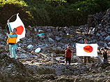 Японские активисты с флагами высадились на острове, который Китай считает своим