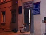В центральную больницу Вечером в субботу двое неизвестных в масках ворвались в здание мечети и открыли огонь по прихожанам из автоматического оружия