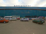 Владельцы аэропорта "Домодедово" все еще надеются повлиять на фактически принятое президентом решение объединить государственные активы Московского авиаузла (МАУ)