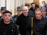 Михаилу Ходорковскому вряд ли светит снижение срока, как его коллеге Платону Лебедеву. Больше того, против экс-главы ЮКОСа, вероятно, готовится третий процесс, причем грозящий уже 20-летним заключением Михаилу Ходорковскому вряд ли светит снижение срока, как его коллеге Платону Лебедеву. Больше того, против экс-главы ЮКОСа, вероятно, готовится третий процесс, причем грозящий уже 20-летним заключением