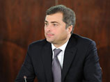 По сведениям собеседников сайта, сторонником более мягкого курса Кремля является, в частности, Владислав Сурков, бывший первый замглавы администрации, в настоящее время занимающий пост вице-премьера и главы аппарата правительства По сведениям собеседников сайта, сторонником более мягкого курса Кремля является, в частности, Владислав Сурков, бывший первый замглавы администрации, в настоящее время занимающий пост вице-премьера и главы аппарата правительства