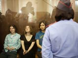 Адвокатам участниц группы Pussy Riot, осужденных к двум годам колонии за "антипутинский панк-молебен" в храме Христа Спасителя, выдан текст приговора