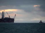 Активисты международной экологической организации Greenpeace захватили строящуюся нефтяную платформу российской компании "Газпром" на месторождении Приразломное в Арктике