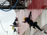 Активисты Greenpeace высадились на нефтяную платформу "Газпрома" в Арктике (ФОТО) Активисты Greenpeace высадились на нефтяную платформу "Газпрома" в Арктике (ФОТО)