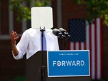 На снимке, сделанном фотографом Reuters, лицо президента США во время его выступления перед студентами получилось заслоненным экраном телесуфлера
