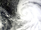 К Японии приближается сильнейший за последние полвека тайфун "Болавен", скорость ветра в его эпицентре превышает 70 метров в секунду
