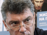 Немцов представил доклад о "рабе на галерах" и пожаловался: брошюру пришлось печатать самиздатом