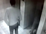 В ХМАО полиция проверяет отель "Когалым" после того, как снятое в туалете ВИДЕО "утекло" в Сеть с циничными комментариями охраны