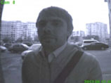 Иван Садыков попал под подозрение после того, как полицейские обнародовали через "Фонтанку" фотографию подозреваемого, сделанную камерой наблюдения одного из подъездов дома