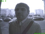 Иван Садыков попал под подозрение после того, как полицейские обнародовали через "Фонтанку" фотографию подозреваемого, сделанную камерой наблюдения одного из подъездов дома Иван Садыков попал под подозрение после того, как полицейские обнародовали через "Фонтанку" фотографию подозреваемого, сделанную камерой наблюдения одного из подъездов дома
