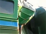 Авария произошла утром в пятницу, 31 июля. По версии Дорожной полиции Азербайджана, водитель автобуса на железнодорожном переезде решил совершить маневр: объехав шлагбаум, он хотел "проскочить" перед приближающимся поездом