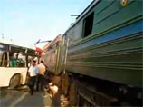 Автобус в Баку попытался проскочить перед поездом и не успел: шесть погибших (ВИДЕО) Автобус в Баку попытался проскочить перед поездом и не успел: шесть погибших (ВИДЕО)