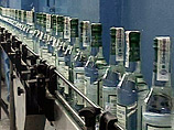 Россияне не хотят отказываться от водки, ее продажи только растут Россияне не хотят отказываться от водки, ее продажи только растут