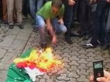 В Ереване демонстранты сожгли венгерский флаг