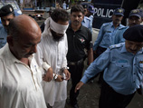 Имам одной из мечетей, подбросивший страницы Корана в мусор, который сжигала 11-летняя душевнобольная девочка Римша Масих, арестован сегодня в пригороде пакистанской столицы