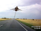 Российские воздушные хулиганы на Су-24 шокировали даже иностранцев: "Сумасшедшая страна!" (ВИДЕО)