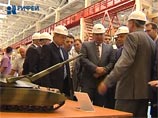 В июле 2012 года в Пермском крае Дмитрию Рогозину показали макеты моделей перспективных образцов бронетанкового и артиллерийского вооружения В июле 2012 года в Пермском крае Дмитрию Рогозину показали макеты моделей перспективных образцов бронетанкового и артиллерийского вооружения