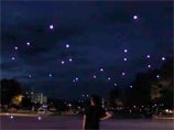 49 светящихся "НЛО" устроили танцы под музыку в небе над Дунаем (ВИДЕО) 49 светящихся "НЛО" устроили танцы под музыку в небе над Дунаем (ВИДЕО)