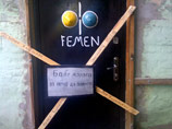 Украинские казаки заколотили офис FEMEN, напомнив им о "бабьей дороге"