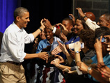 Обама уходит в отрыв: поклонник из Флориды в порыве чувств подхватил президента на руки
