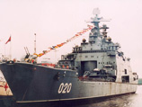 Большой десантный корабль (БДК) "Митрофан Москаленко" проекта 1174, приписанный к Северному флоту РФ, будет отправлен в лом