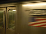Полиция США арестовала молодую женщину, которая устроила поножовщину в нью-йоркском метрополитене в утренний час пик. В итоге ранения получили три человека
