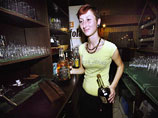 Владельцы баров честно предупреждают посетителей: "Никакого алкоголя, только вино и пиво"