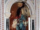 В минувшее воскресенье Пиотровский пришел в храм Христа Спасителя и облил чернилами иконостас с ликами Спасителя и Божьей матери