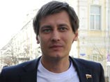 Ряд депутатов от фракции "Единая Россия", ставших героями публикаций о "золотых кренделях", предприняли попытку спешно выйти из компрометирующего народных избранников бизнеса, утверждает депутат от "Справедливой России" Дмитрий Гудков Ряд депутатов от фракции "Единая Россия", ставших героями публикаций о "золотых кренделях", предприняли попытку спешно выйти из компрометирующего народных избранников бизнеса, утверждает депутат от "Справедливой России" Дмитрий Гудков