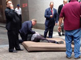 В Нью-Йорке студент чуть не погиб, получив по голове упавшим с 30 этажа матрасом
